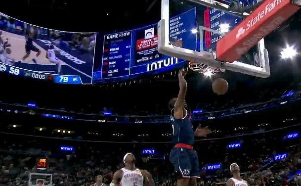 开云体育官网-伦纳德抢断反击单臂滑翔劈扣拿19分，快船追至落后雷霆20分