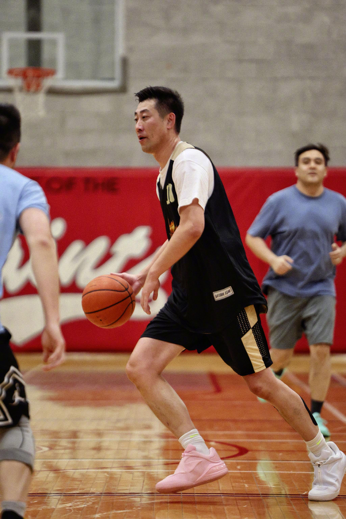 kaiyun-THE1联赛测试赛众球员上脚球鞋品牌多样|照相馆|程球_新浪体育_新浪新闻